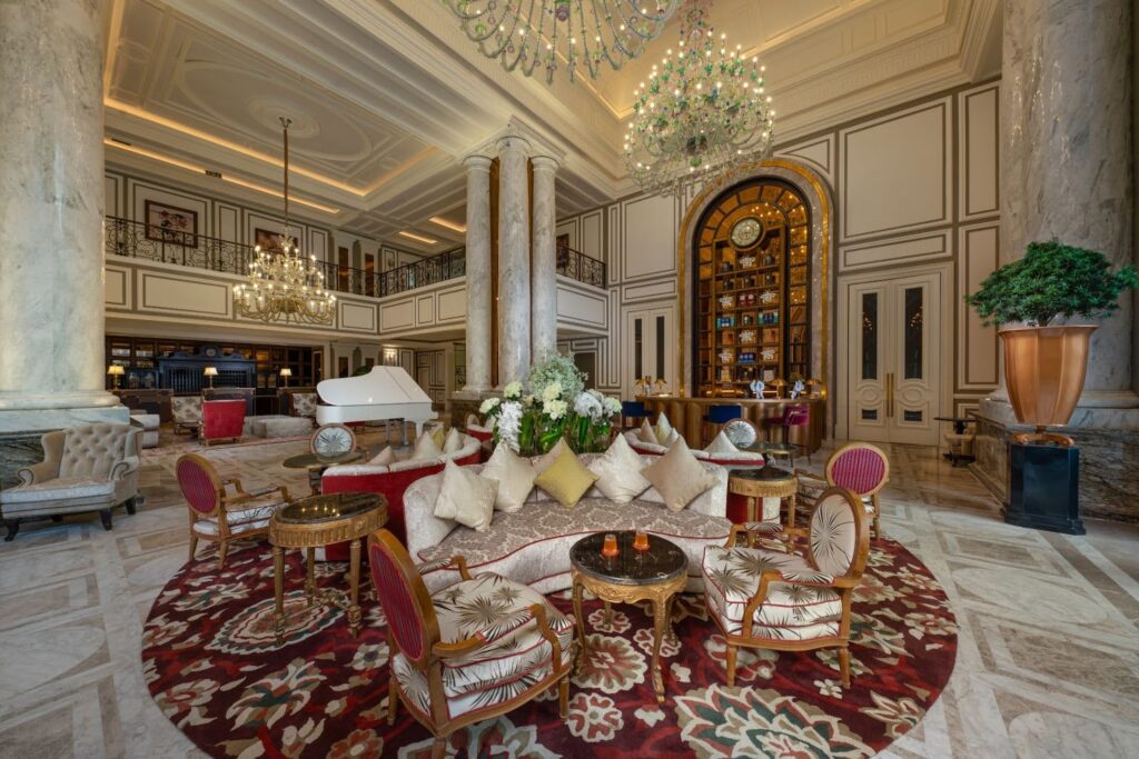 Sảnh lobby khách sạn Hôtel de l’Amour Tam Đảo được yêu thích vì sự sang trọng, tinh tế